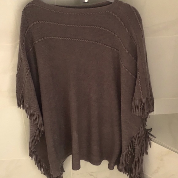 Poncho - Picture 1 of 2